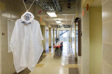 Headless-Nick-in-the-Great-Hall_IMG_1892