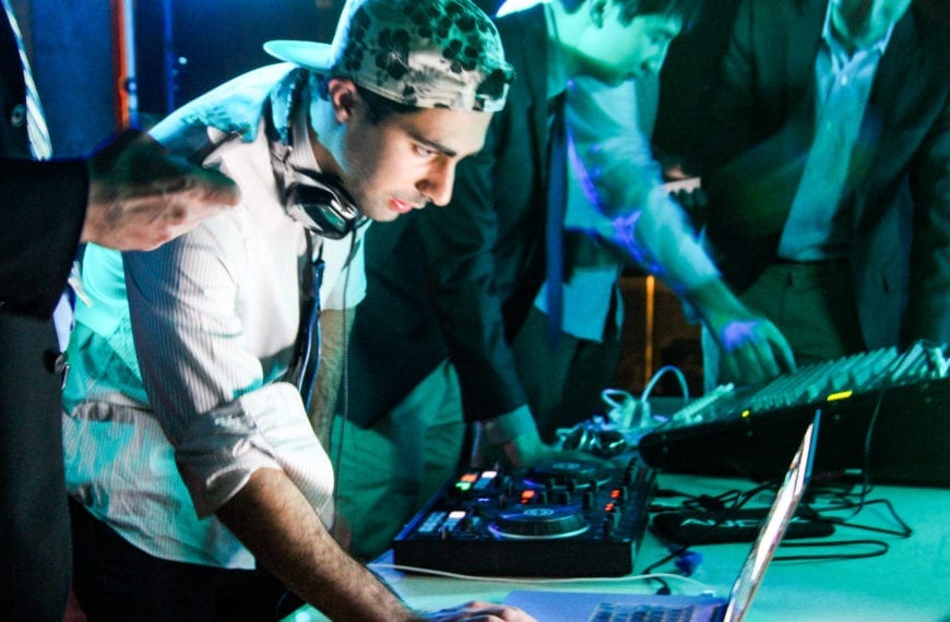 CLUB LIFE: Sound Machine Soundtracks Campus Dances