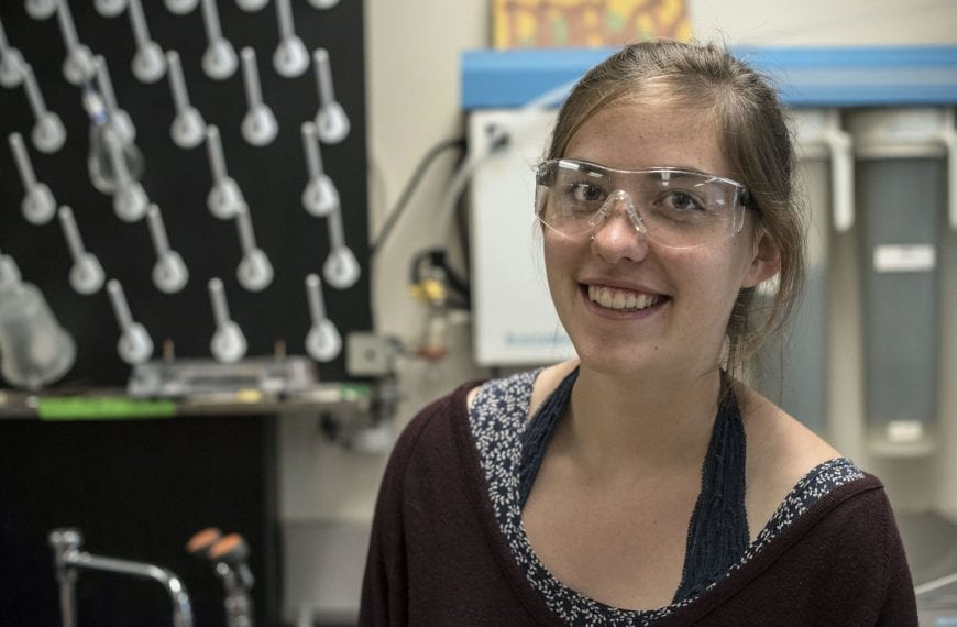 Grace Thiele '17 works in Lou Charkoudian's lab