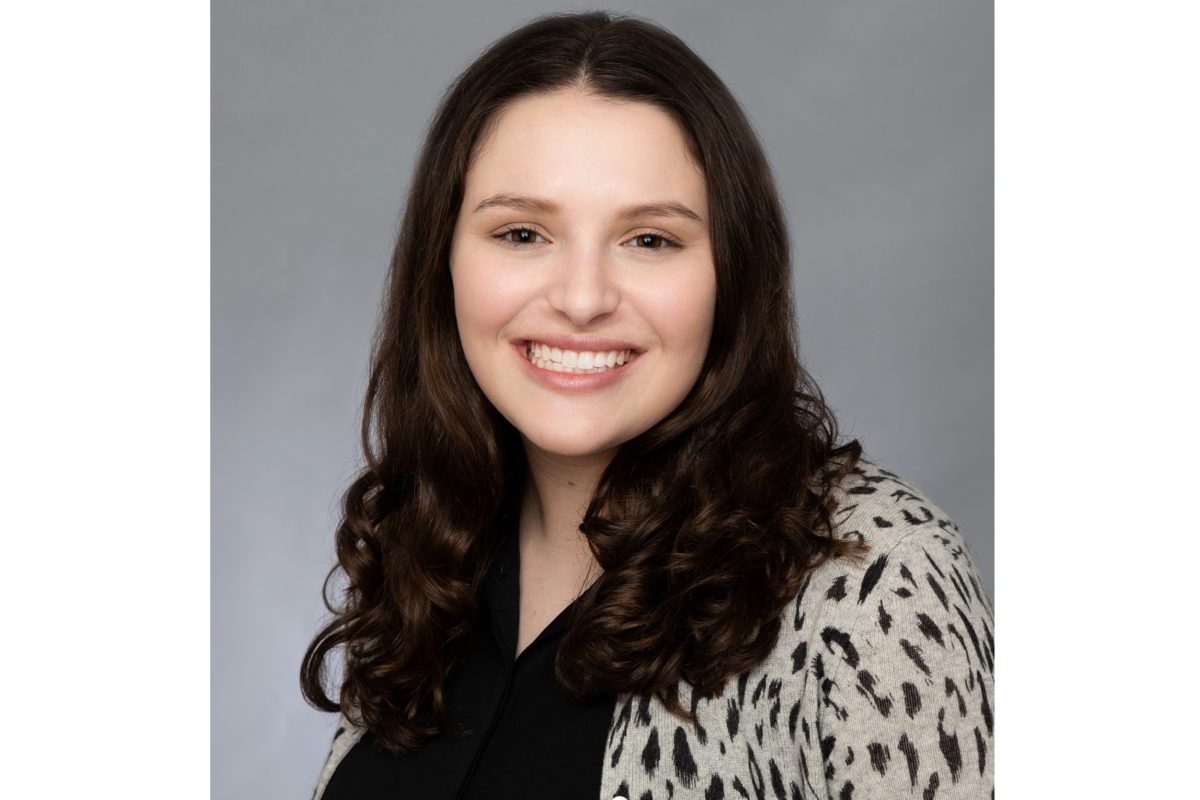 Portrait of Isabel Schwam '22.