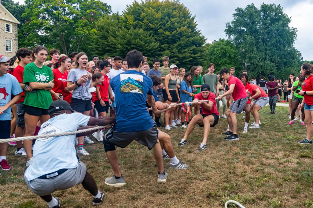 Blue team versus red team tug of war.