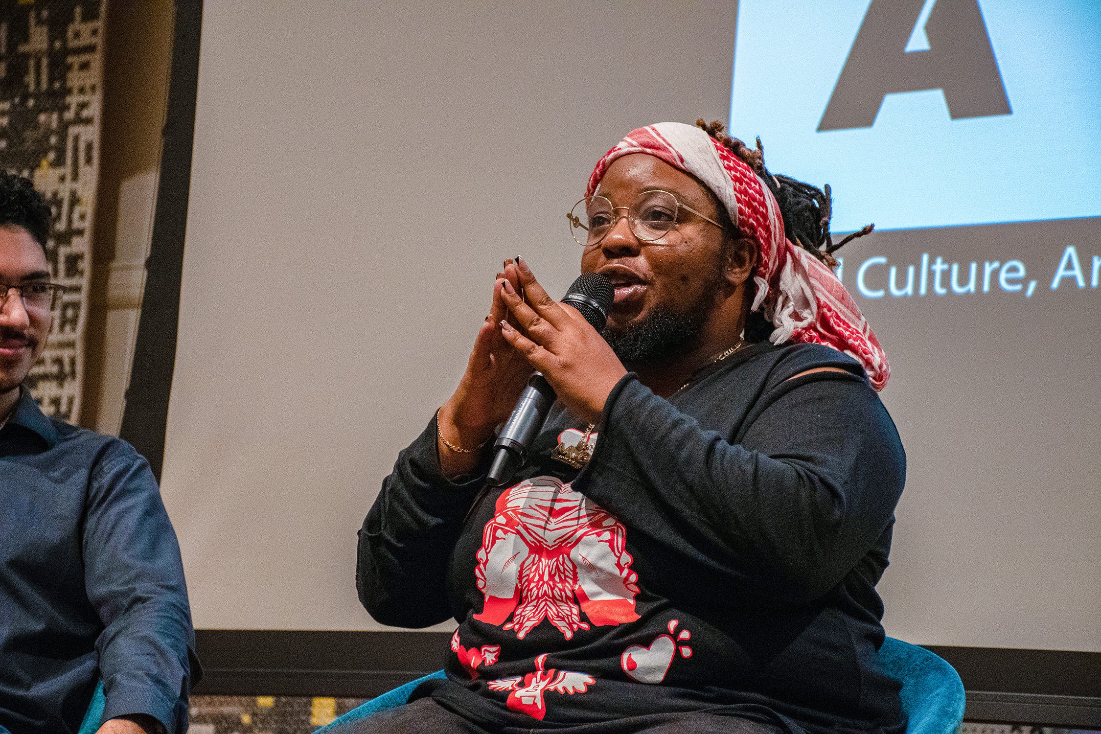 BL Shirelle answering questions from the crowd.