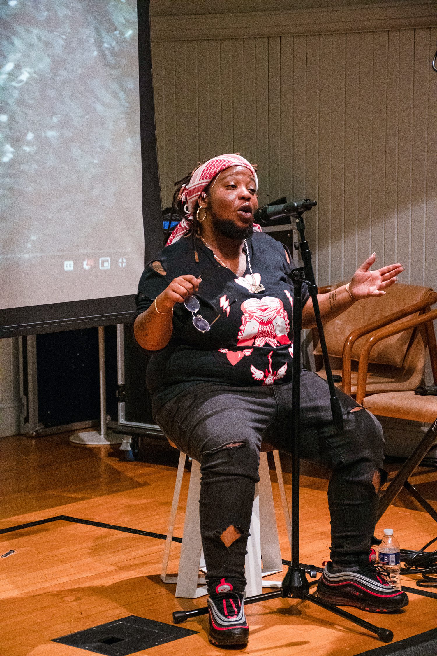 BL Shirelle performing her music.