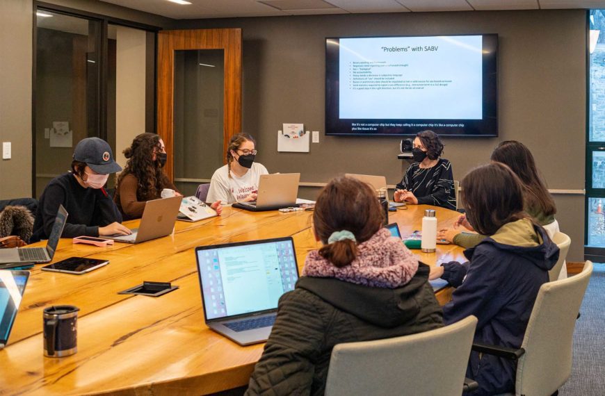 COOL CLASSES: “Feminist Neuroscience”