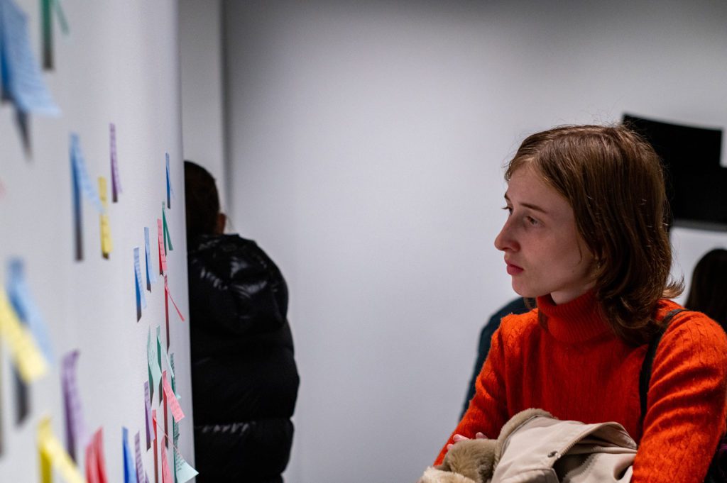 Attendee reading from the post-it note wall. Photo by Logan de Raspide Ross '23.