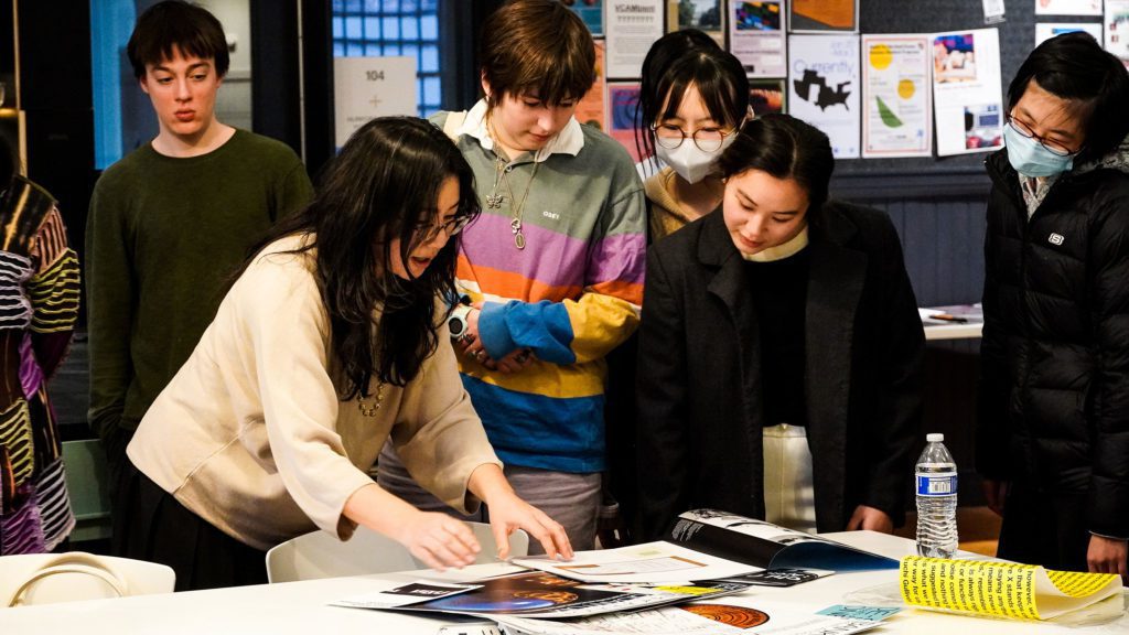 Student attendees examine media in their discussion with Shuzo Azuchi Gulliver. Photo by Reesha Gandhi '24.