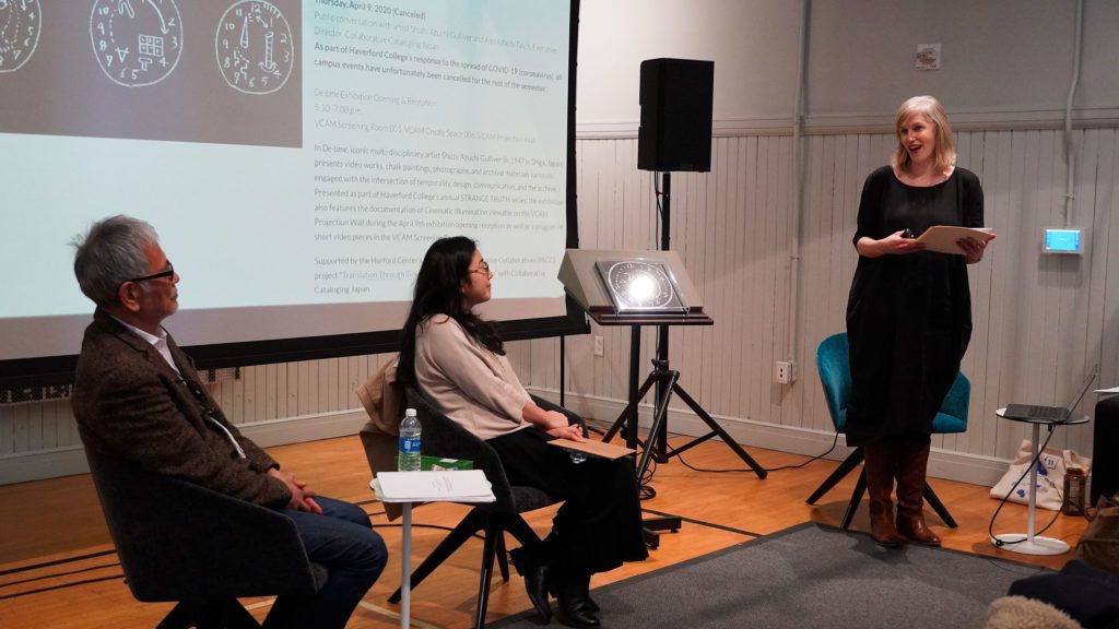 Professors Suzuki and Schoneveld talk to Shuzo Azuchi Gulliver (left) about his art and career. Photo by Reesha Gandhi '24.