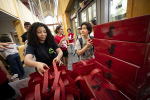 Students grabbing red move-in bags_photo by Dan Z. Johnson