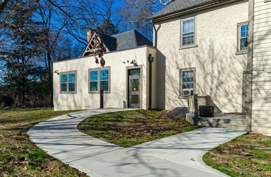 Ushering in a New Architectural Era for Woodside Cottage