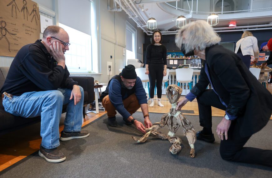 Exploring Puppetry and Performance with Honglan Huang ’16