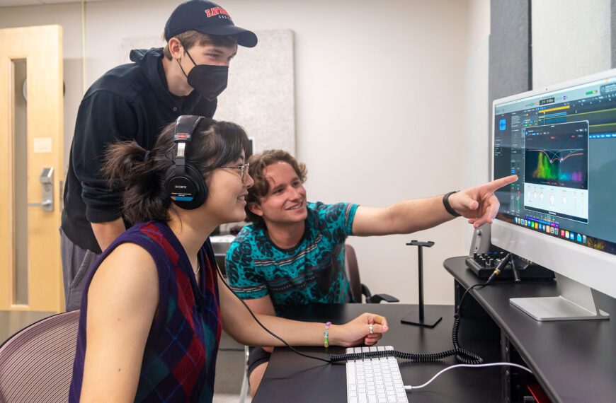 COOL CLASSES: “Electronic Music Evolution: From Foundational Basics to Sonic Horizons”