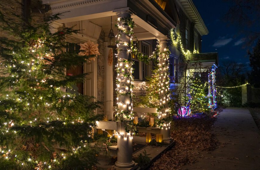 Merry and Bright, Courtesy of Lloyd Lights